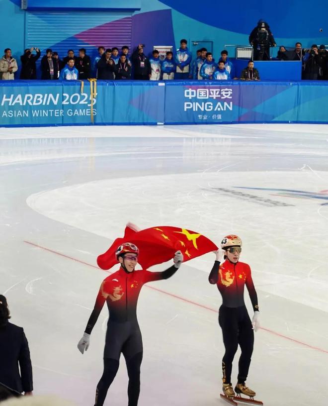 赛选手都摔出去了重赛后中国队夺冠尊龙凯时APP亚冬会短道速滑决(图6)