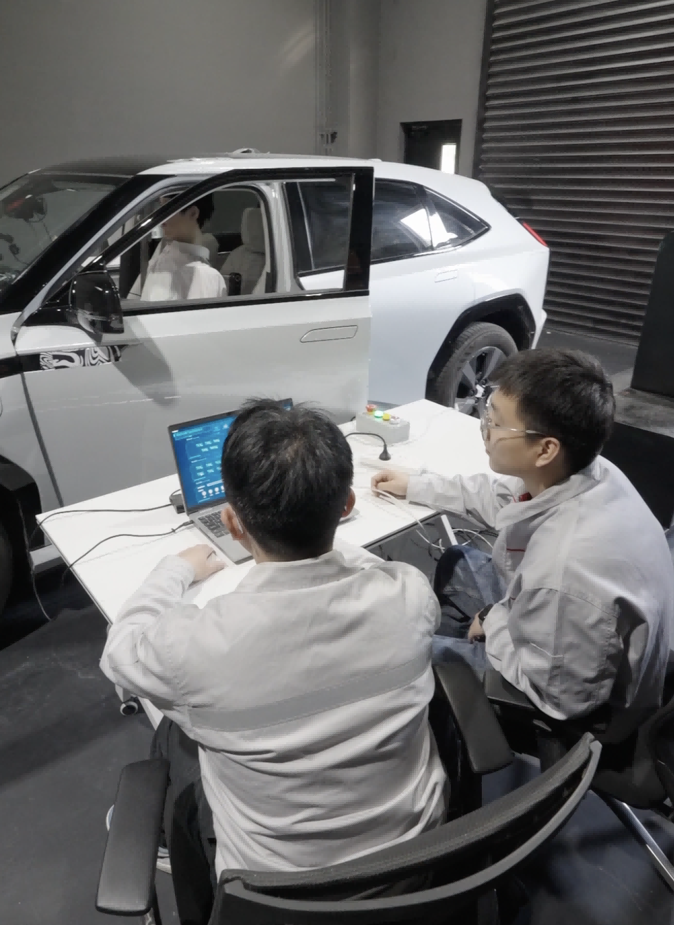 能网联汽车测试员如何给智能网联汽车“把脉问诊”？尊龙凯时人生就是搏平台新质生产力 职业新观察丨智(图3)
